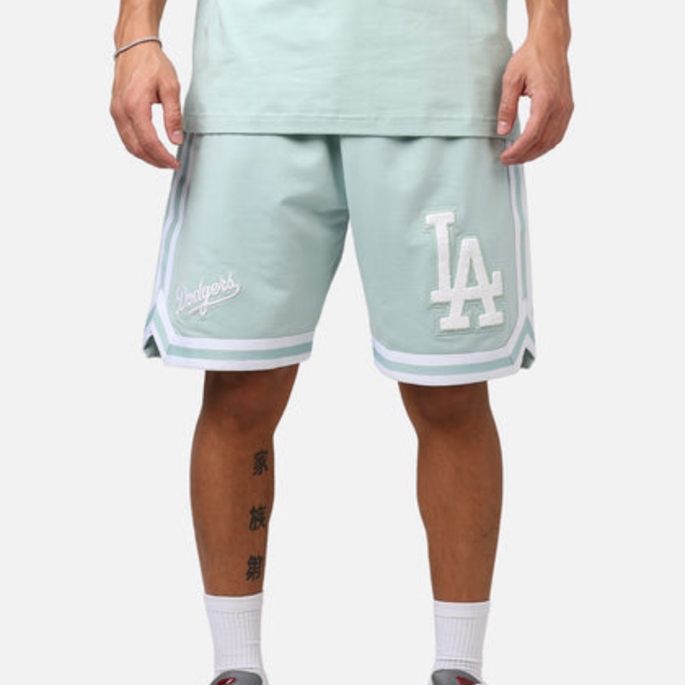NEW ERA $90 LOS ANGELES LA DODGERS 'LOGO SELECT’ Mint-Green Shorts Sz S MLB 8.5”